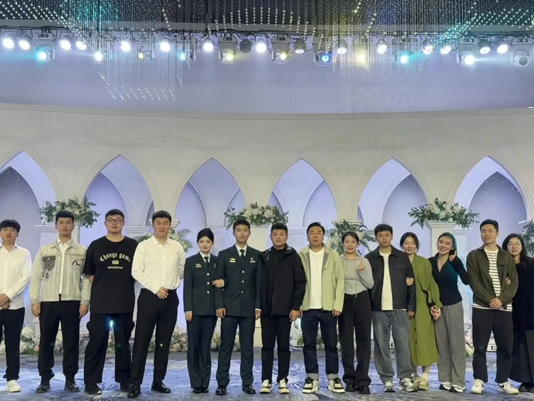 看见自己的小学同桌结婚🎎 有一种看见自己家孩子结婚的感觉呢 ✌️