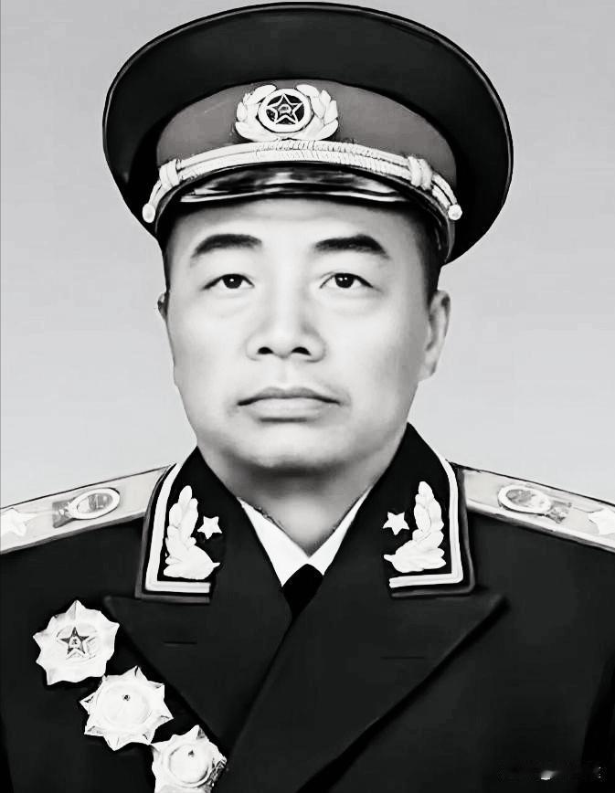 抗美援朝我军六位名将：
第一位：总帅彭德怀
第二位：副帅邓华
第三位：副帅杨成武