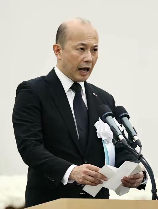 太勇了！长崎市长当着高市早苗的面说真话！直接点名原子弹是美国扔的，气得台当局跳脚