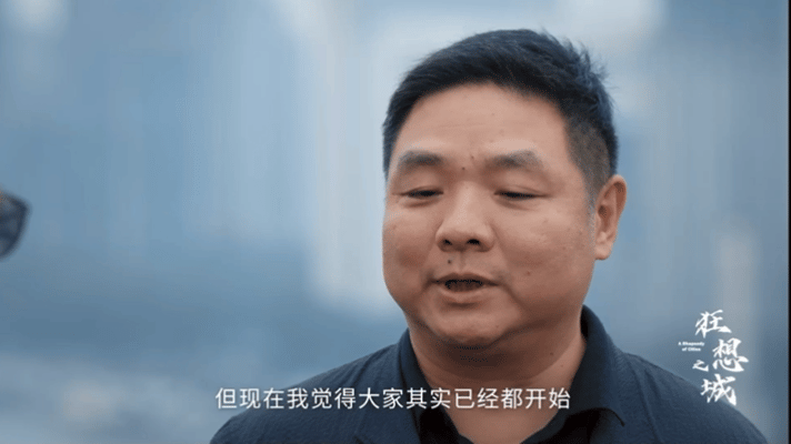 城市需要生长也需要老去限超高层不是城市生长的休止符，而是让新建筑俯身牵住老街区的