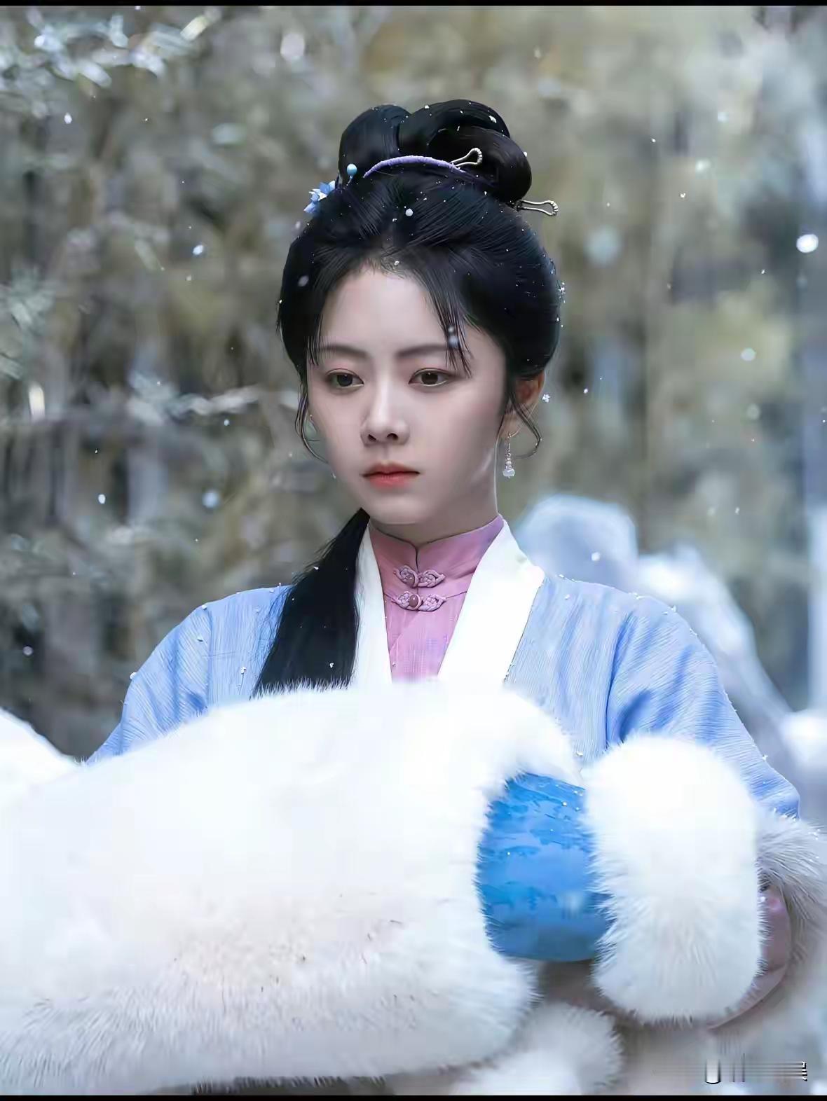 同样是圆脸，赵丽颖与谭松韵的美感完全不是一个路子
 
赵丽颖和谭松韵虽然都属于圆