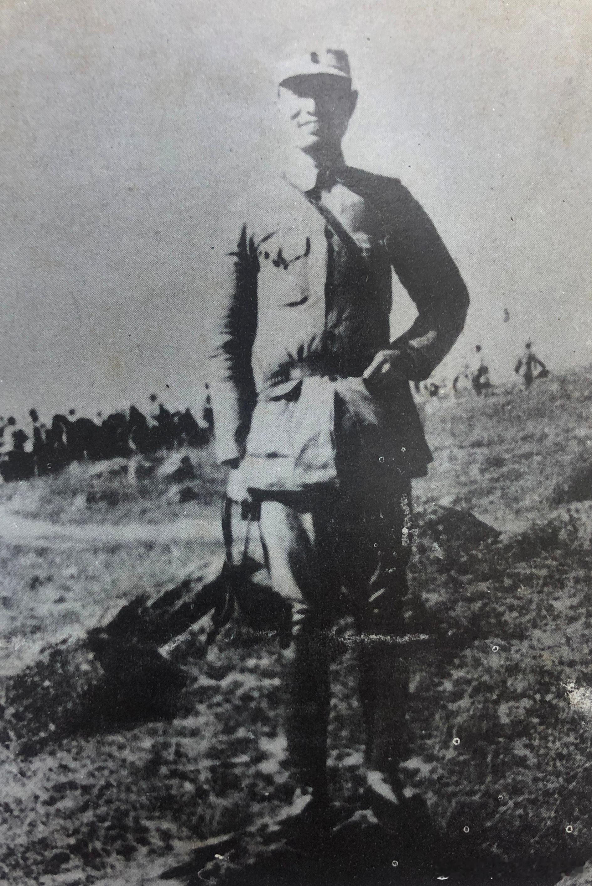 1943年5月新四军第3师副师长兼第8旅旅长张爱萍在陈家港战斗后陈家港是淮北盐场