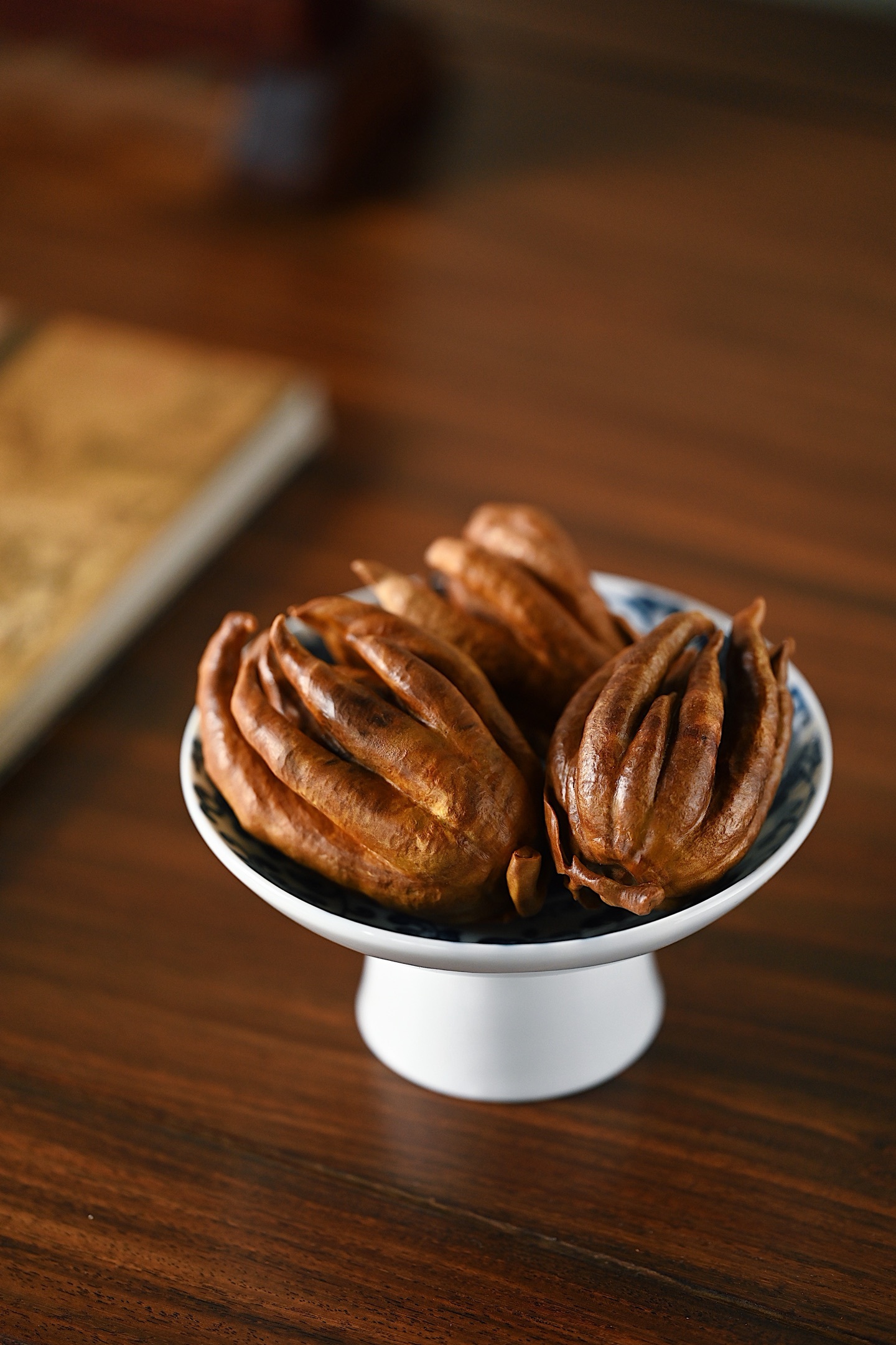 老山檀 | 佛手 一盘清供色泽温润，纯手工雕刻佛手形，形态饱满，古朴自然，或把玩