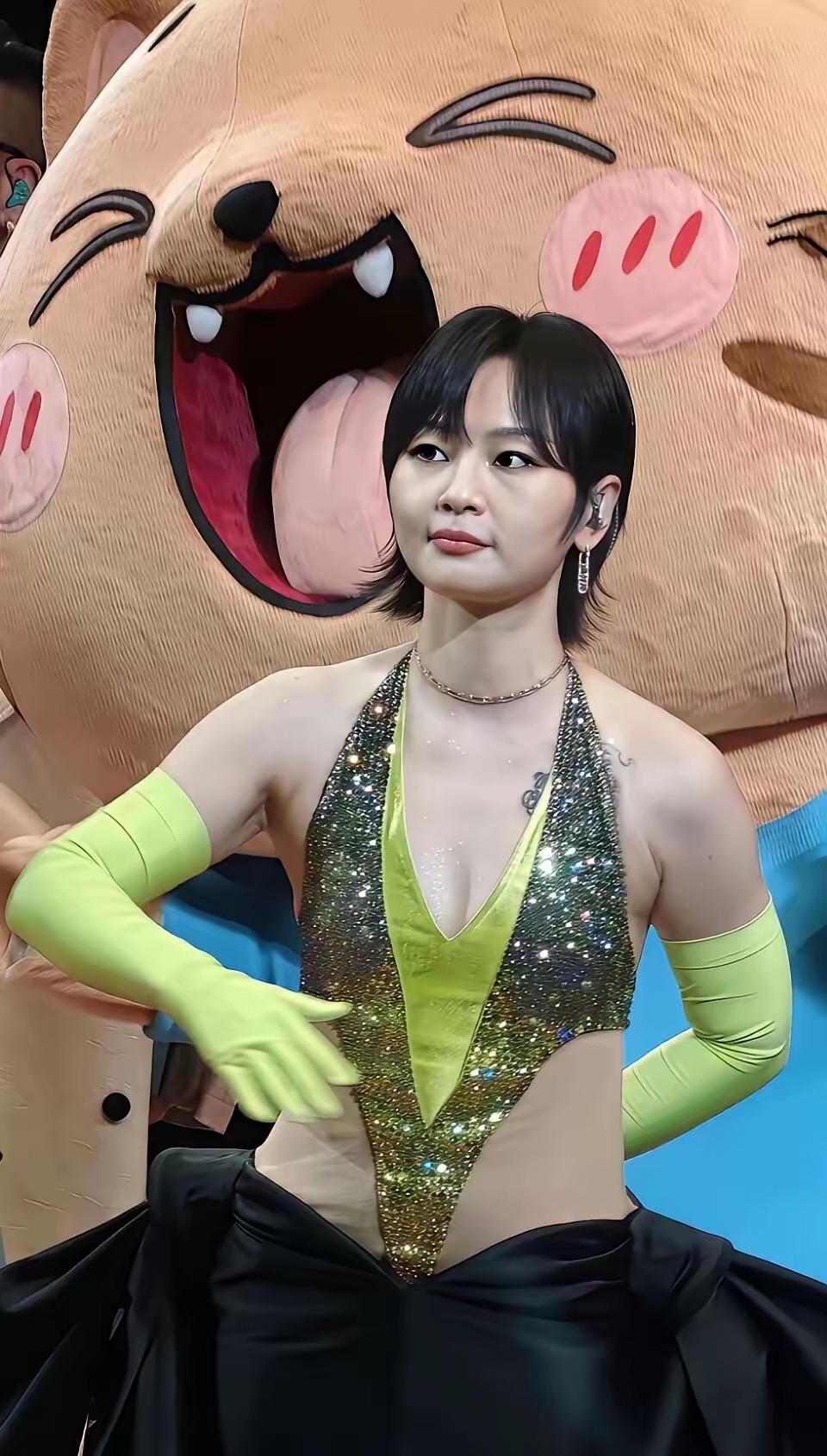 周笔畅独居北京近20年，300平房子，80万车。父母催婚，她一句“我不会为了结婚