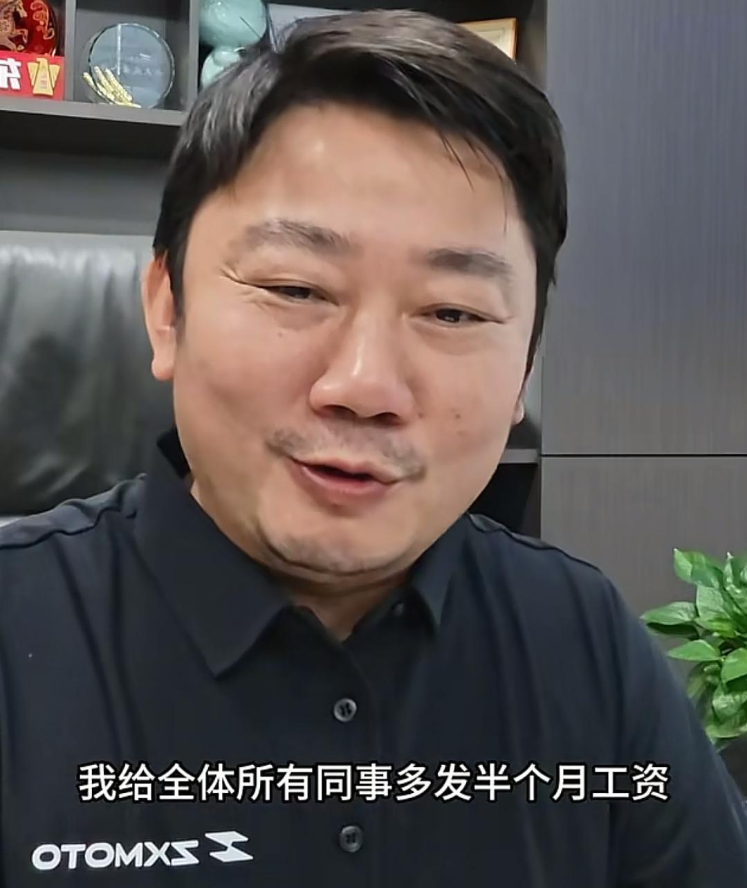 张雪宣布这个月给公司全体员工多发半个月工资，因为6月份张雪机车的单月产量突破了一