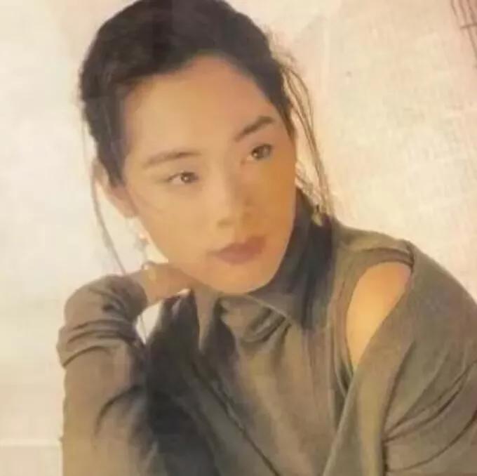 关淑怡：生下活佛的孩子，却落魄到流落街头
   

在上世纪80年代的香港歌坛，