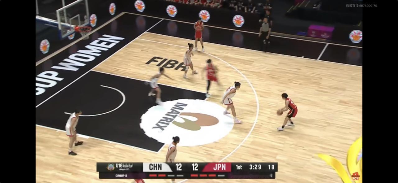 中国U16女篮暂时落后！

目前双方的比分是32:35

咱们国少女篮防守都很拼
