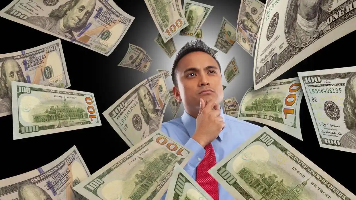 经济学家认为：2026 年将会是资本市场大放水的一年，普通人要实现逆袭就要把钱换