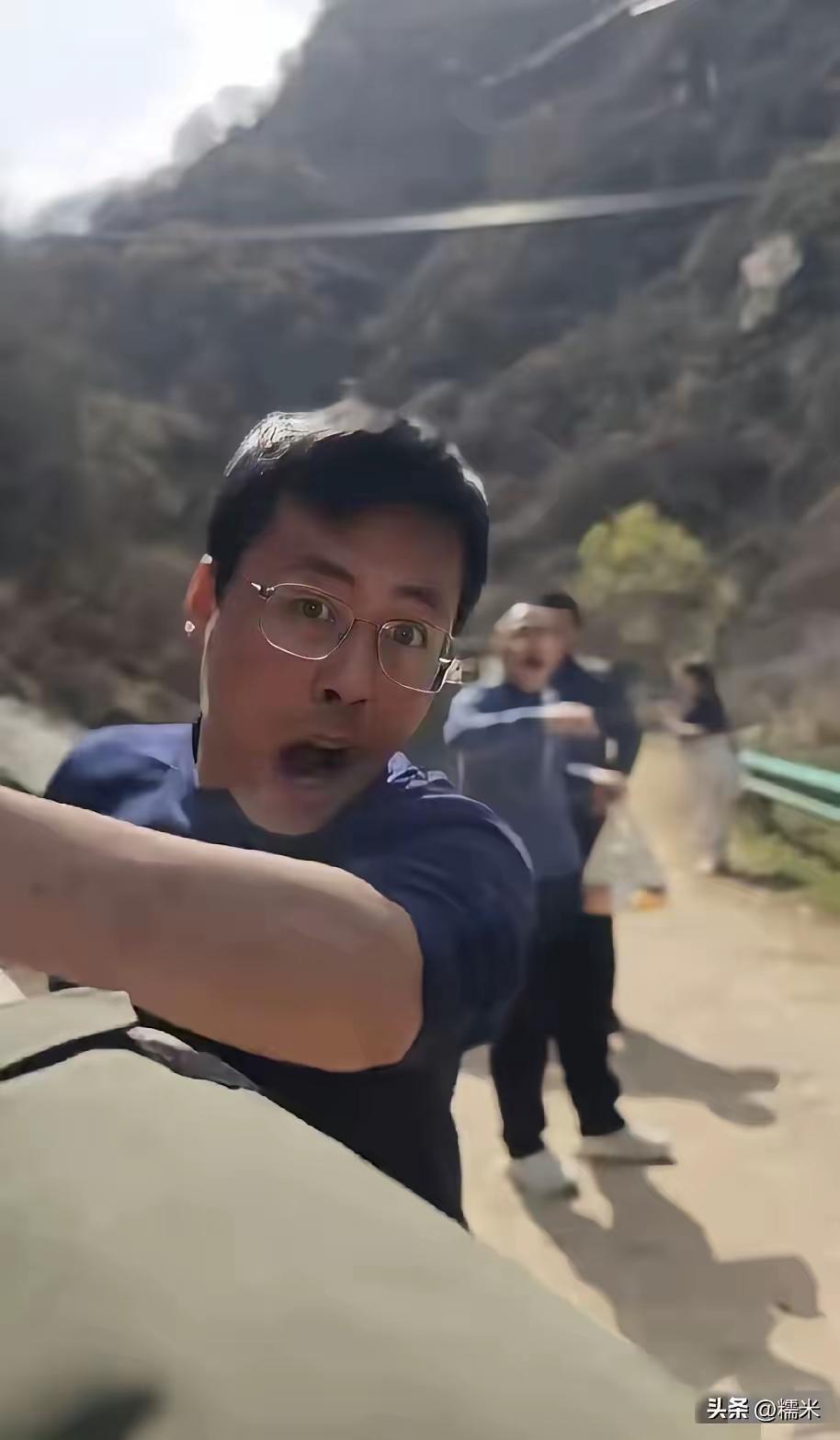 秦岭这一幕看得人拳头硬！男子掰断志愿者手指叫嚣“你认识我”，孩子眼神让人心碎！