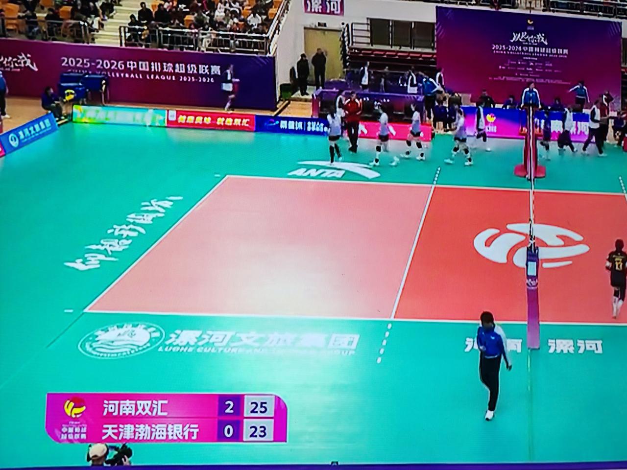 女排排超联赛第二十轮比赛，天津女排对阵河南女排，前两局天津女排19：25，23：