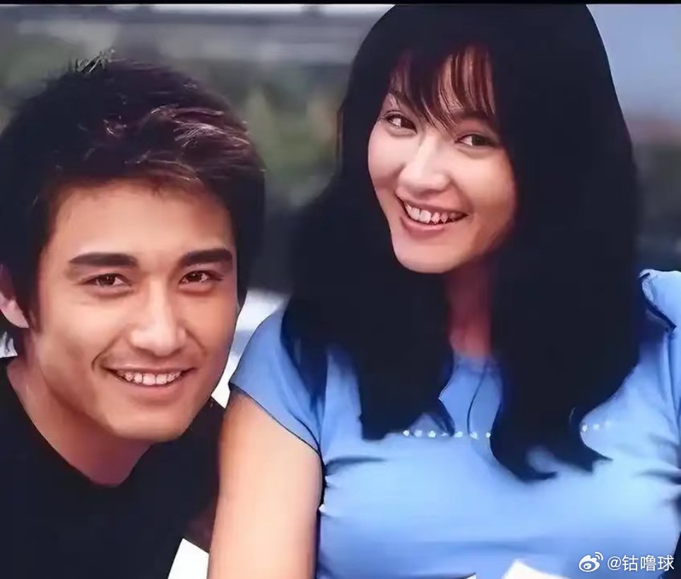 2026年3月瞿颖直播回应，和胡兵两人从未恋爱，胡兵年轻时仅一次非正式表白被拒，