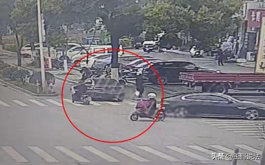 “善心不可滥用！”杭州桐庐，一女子正在散步，一辆宝马车停下，车主满脸焦急，问她加