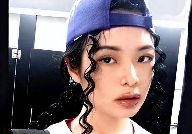 “反华妖女”许可馨，回国后叫嚣无人敢动她，如今下场简直大快人心！

这几年回头看