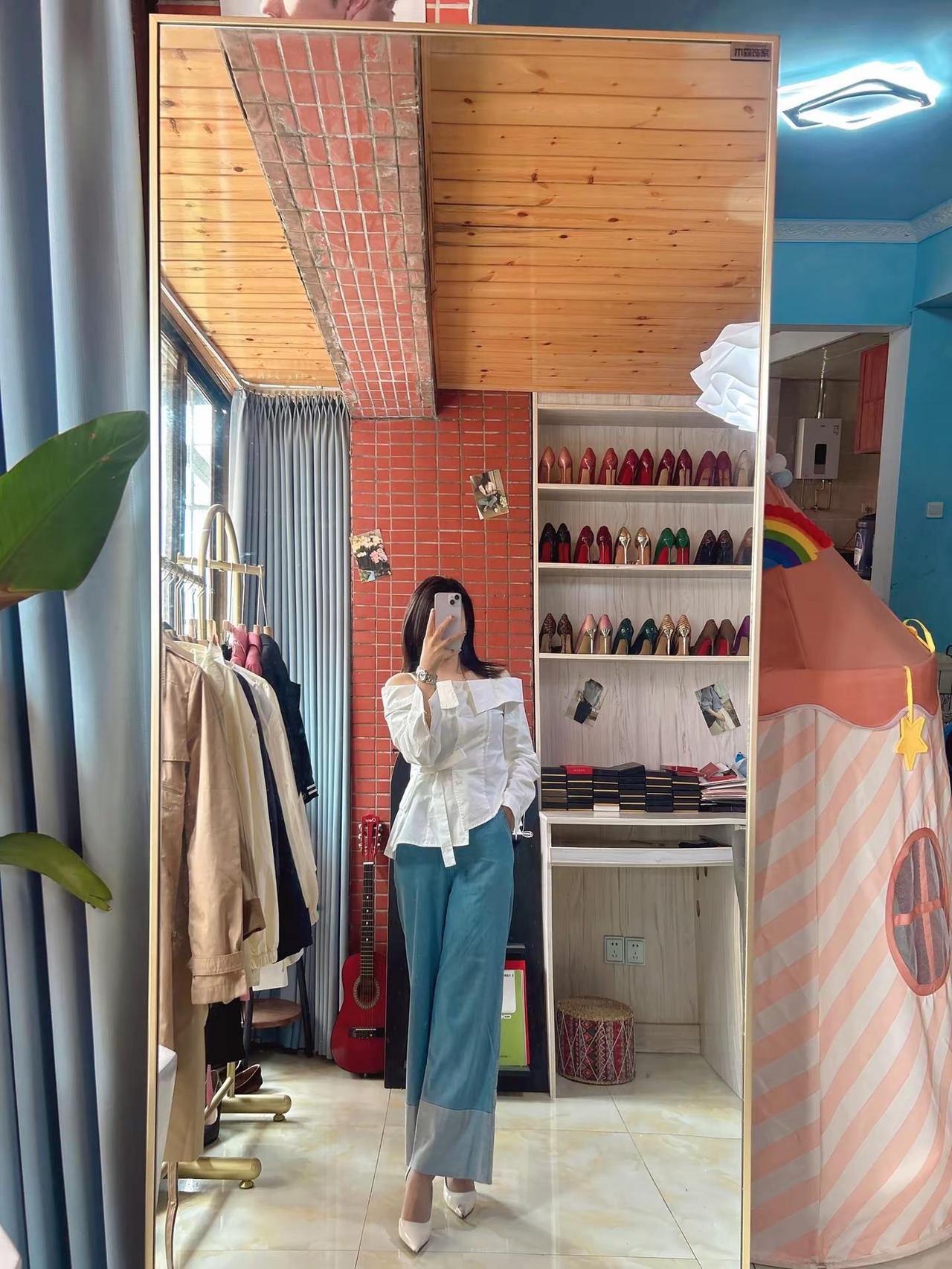 能让你变好的皆可留服装店镜子搭配