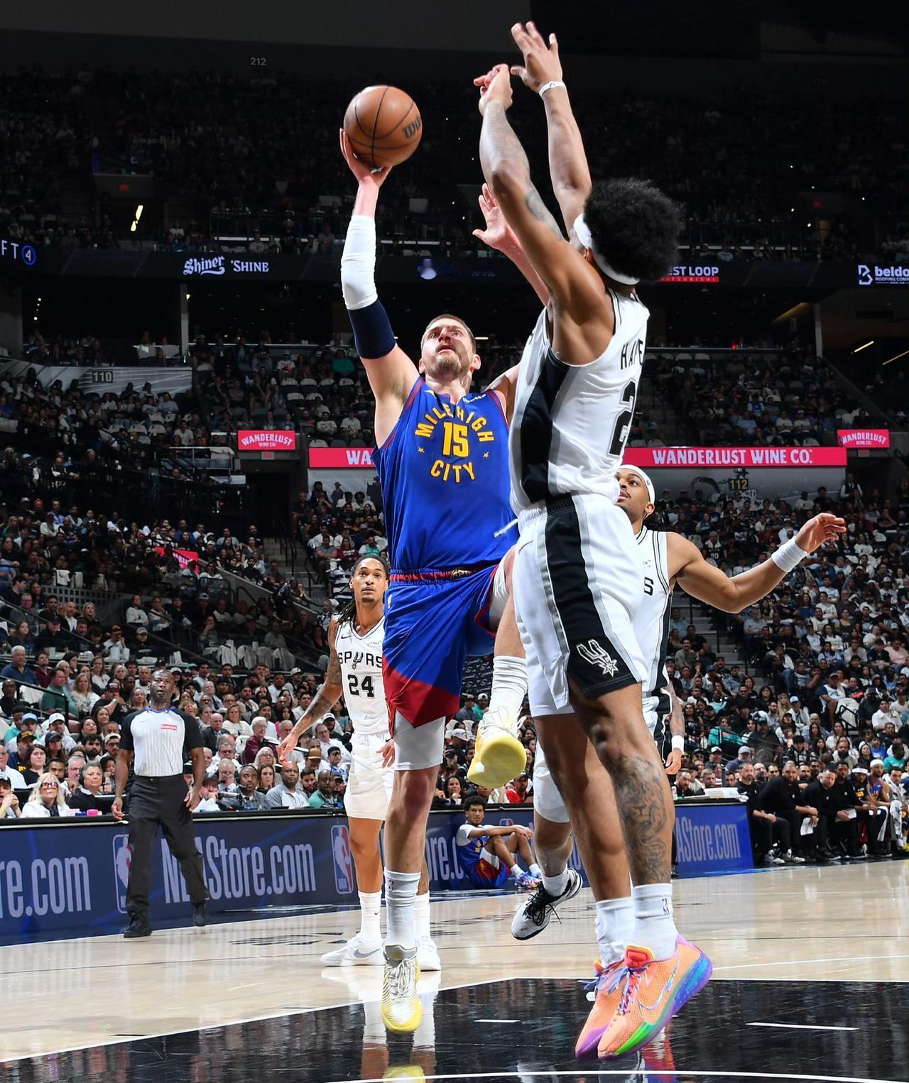 西部首轮对决出炉：勇士遇快船，湖人打火箭，掘金对小狼
NBA常规赛收官战落下帷幕