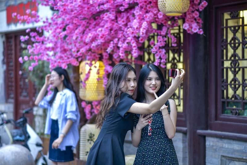 我终于找到了微头条的流量密码，其实根本就没有密码，写你想写的，你感兴趣的。
管它