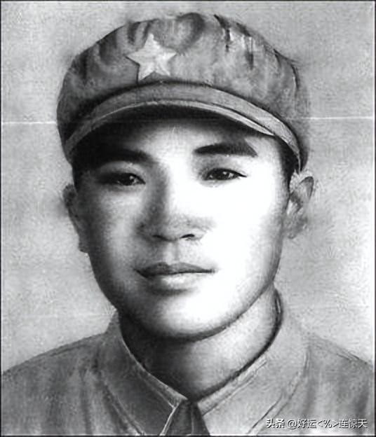 1938年，特务去小学抓地下党杨文海，谁知刚到校门口，恰巧就碰上了杨文海。特务赶