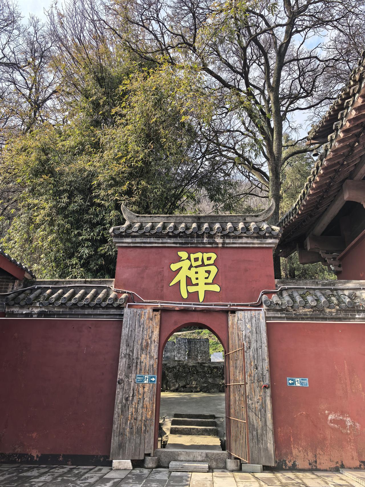踏雪访高士，寻诗入鹿门