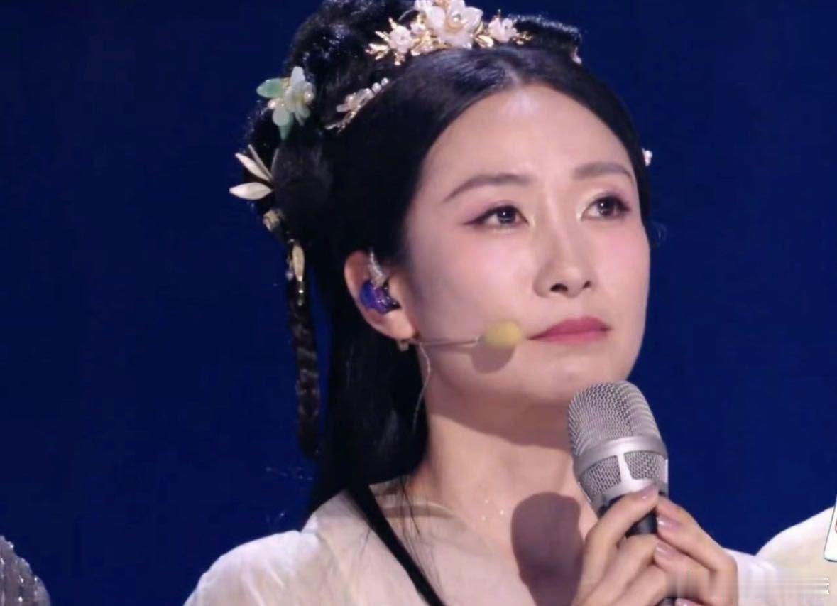 陶昕然大方感谢浪姐 陶昕然跟可妈视频播客中提到的这句“内耗无意义”简直说的太对了