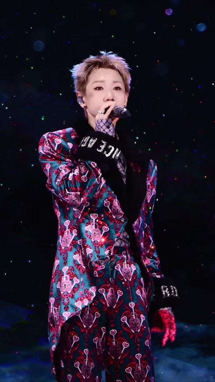 汪苏泷挣点钱全花演唱会上了 堪称内娱舞美卷王！重金打造机甲、巨幕舞台，把收入尽数