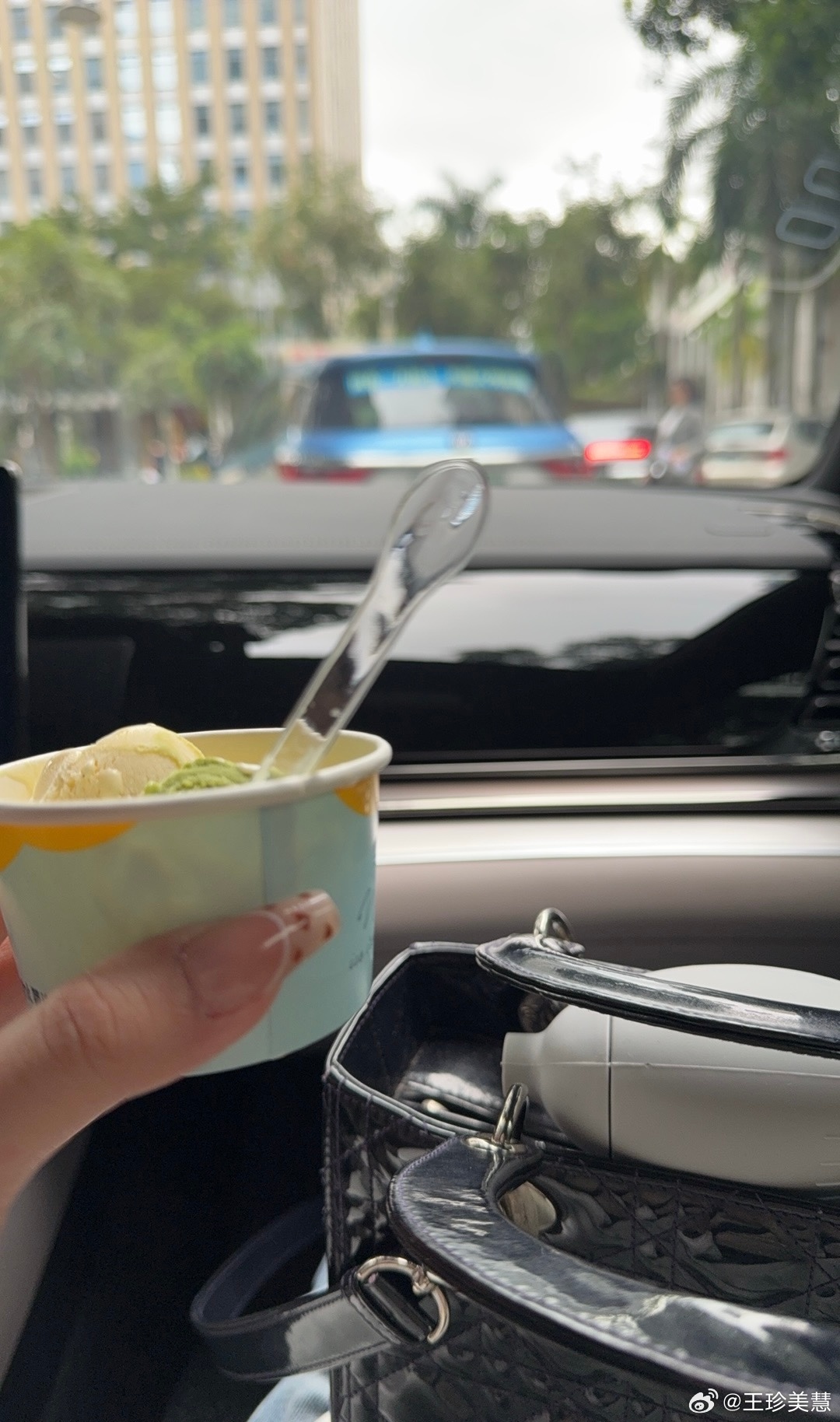 连吃带拿，胖的不冤枉[老师好]王珍美胃 ​​​