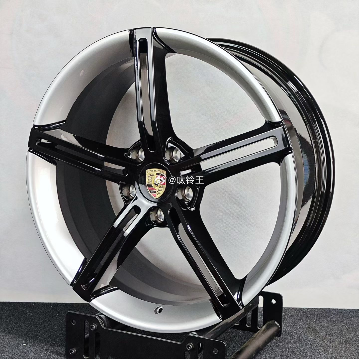 保时捷定制锻造轮毂，可以安排上了 TLFW 𝐅𝐎𝐑𝐆𝐄𝐃 个性化私人