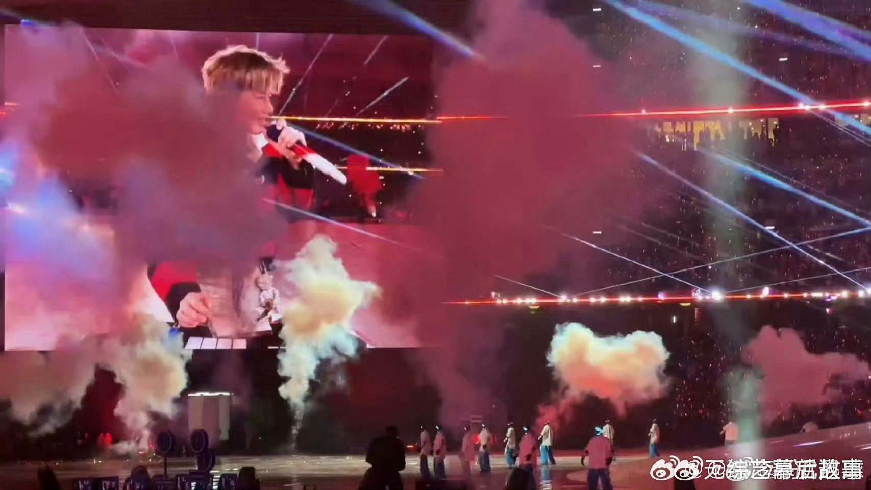  谁懂啊！鸟巢演唱会惊现机器人方阵，卡点比人还齐，科技感拉满🔥起猛了在张杰演唱