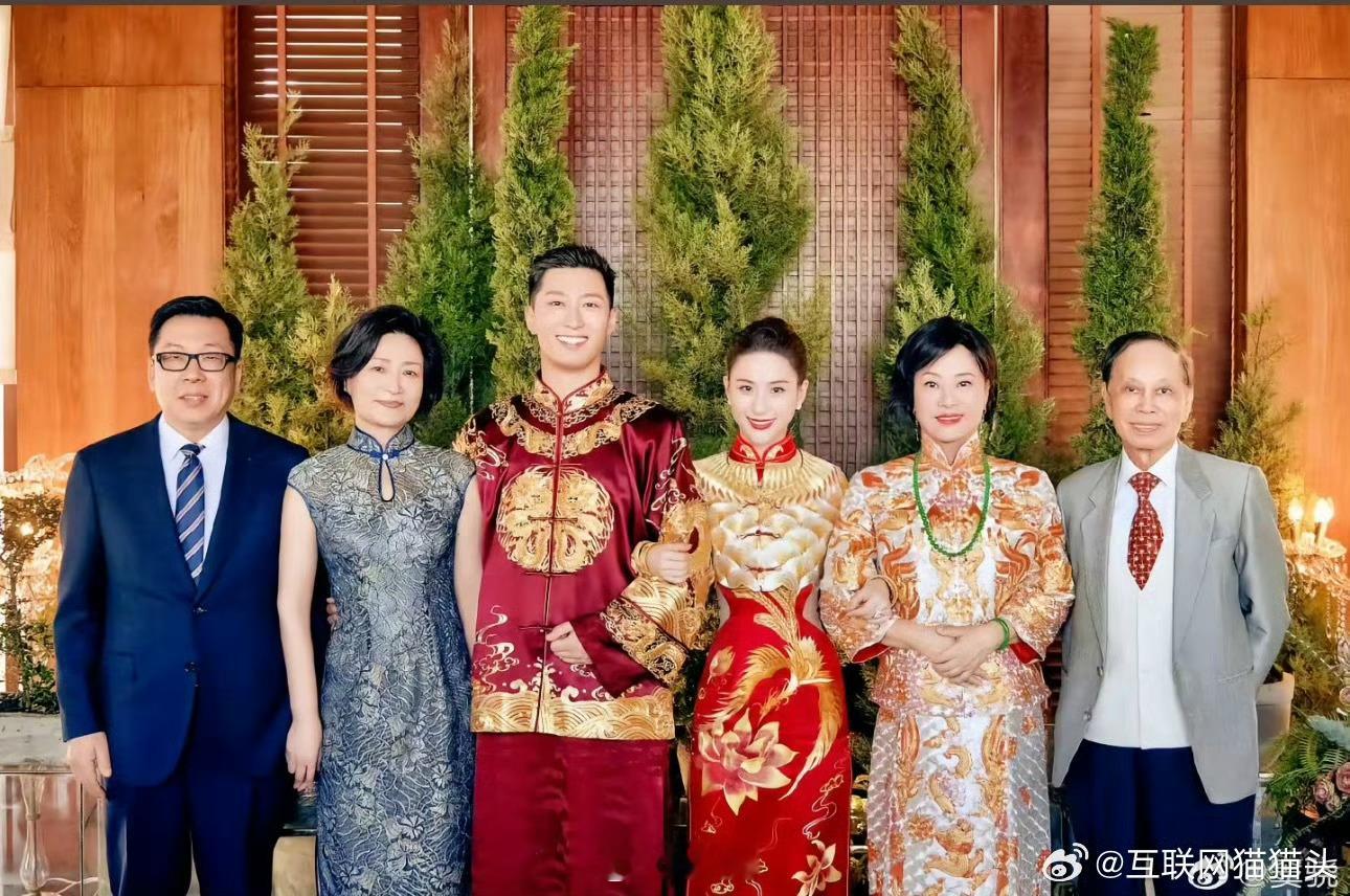 巴厘岛的这场婚礼，是窦骁亲力亲为的用心之作。从场地选址到细节布置，没有依赖专业团
