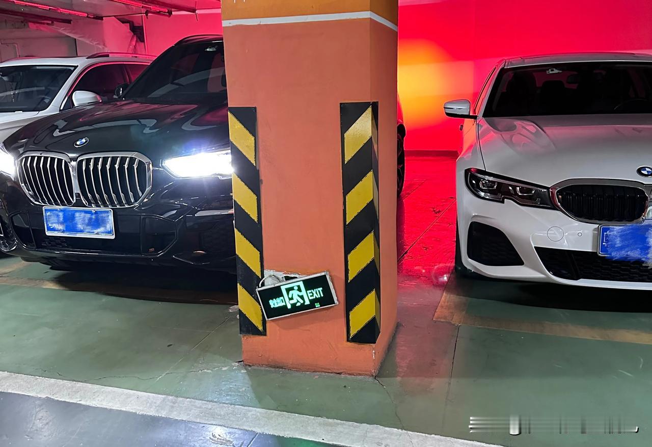 我邻居是喝醉了吗？
可是
天天用车的他居然一周都没有下来，是不是怕我笑话他？
我