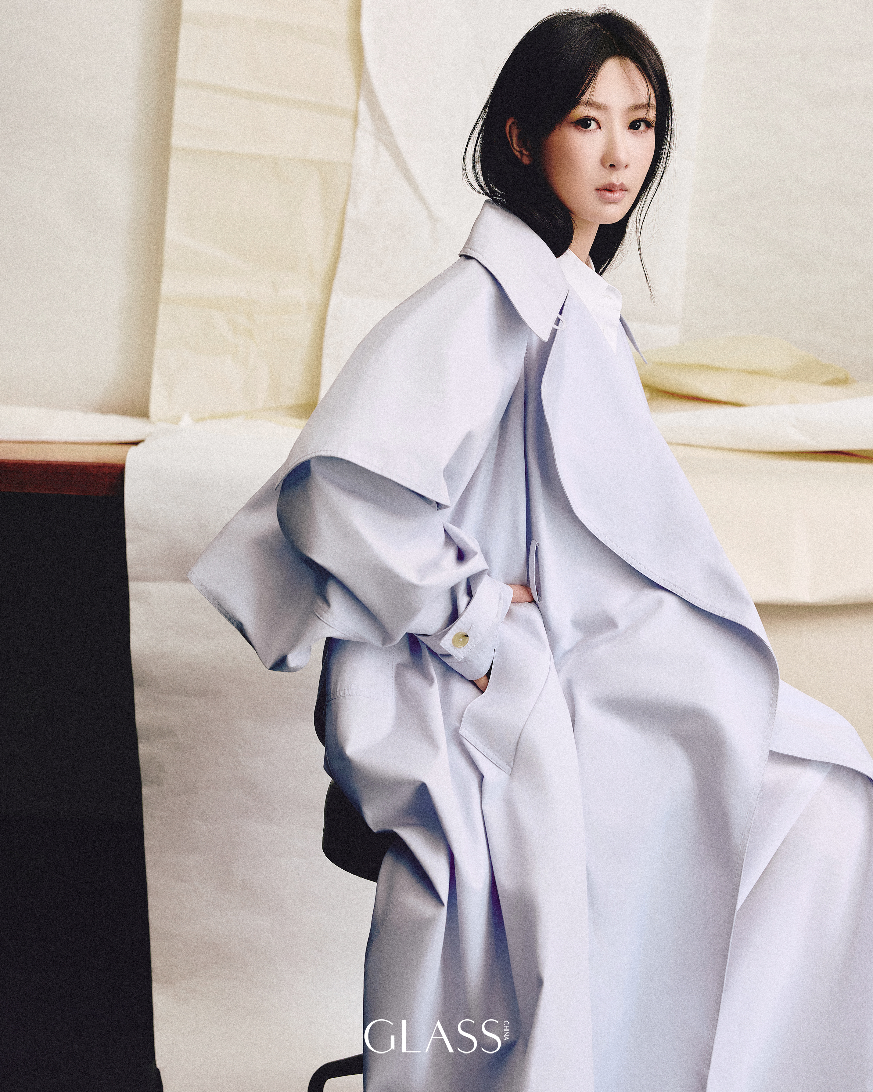 杨紫GLASS2026开年刊封面杨紫纸以载道以墨立身，经捶打而塑形；如树生长，立