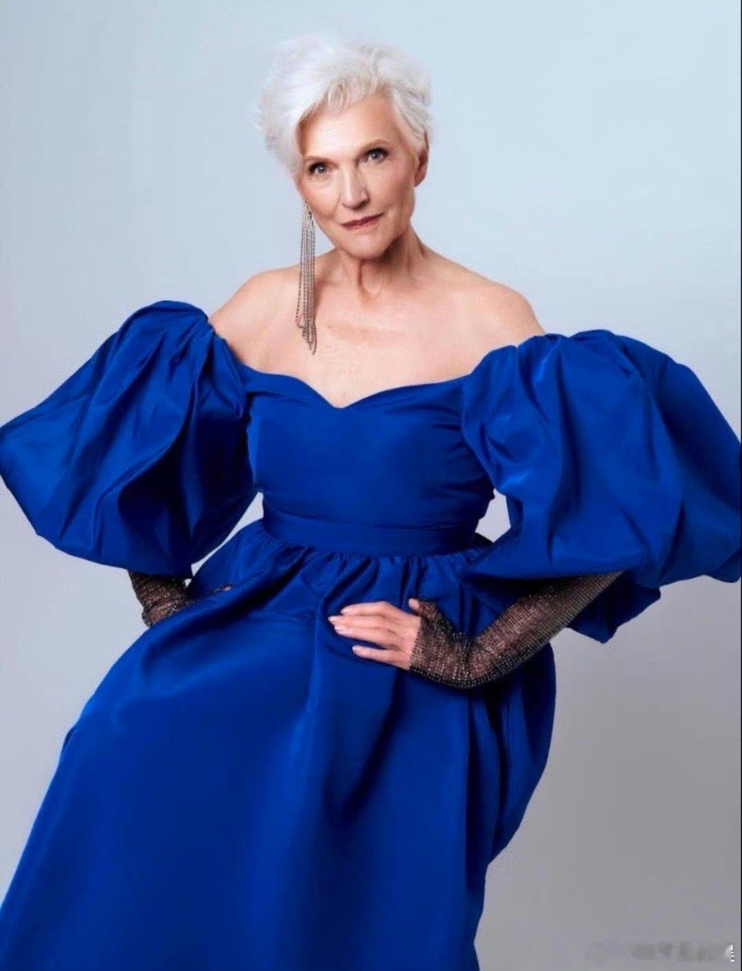 马斯克妈妈沉浸式体验中国年77岁梅耶马斯克玩转中国年仪式感 梅耶的中国年像一场欢