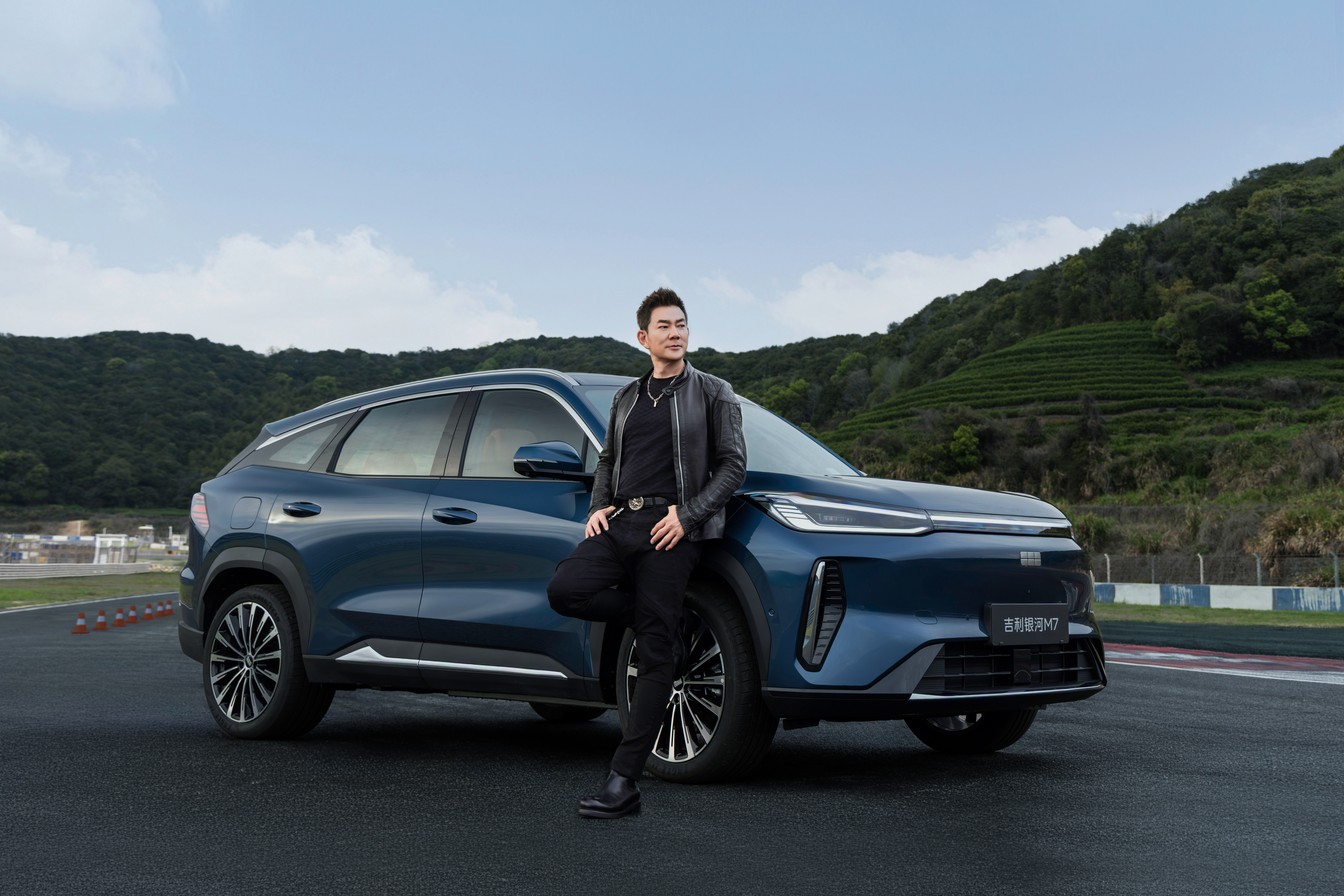 上次在景德镇极限试驾的吉利银河M7开启预售啦，13.98万起，作为M系列的首款电