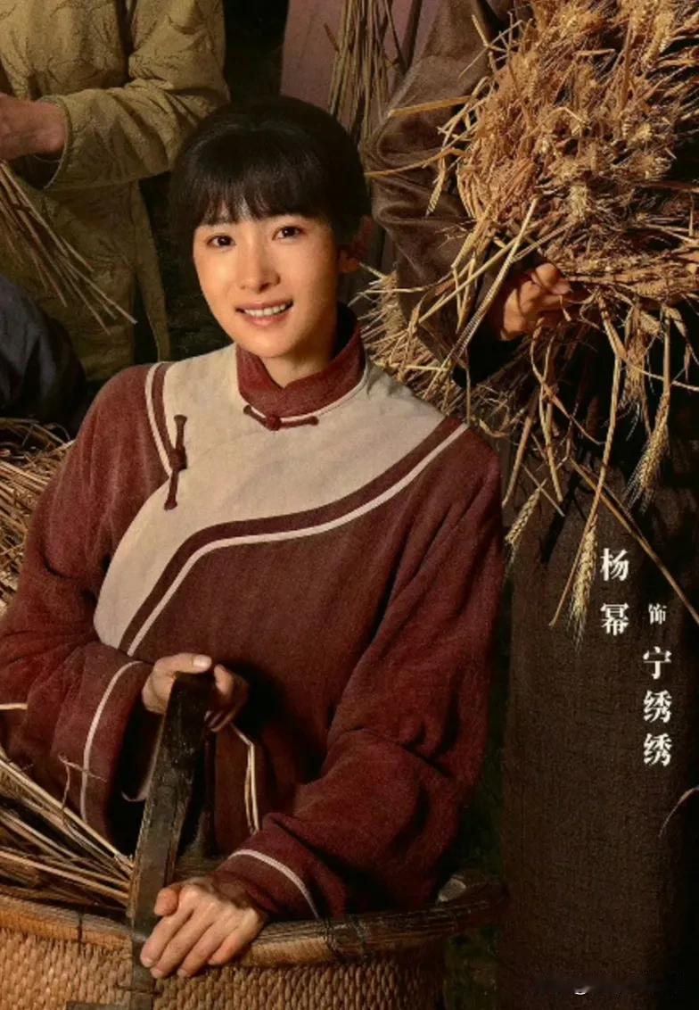 杨幂这个妆造的海报看笑了，万物生这个新剧播出来，她真的能挽回自己的口碑吗？
该剧