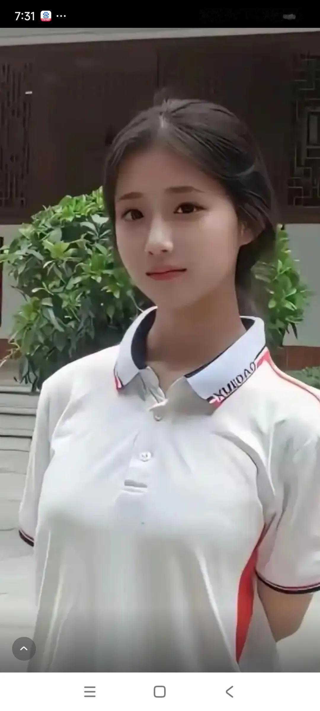 要是家里有一个这么漂亮的女儿，再有一个聪明的弟弟，儿女双全，这是最好的，，，
同