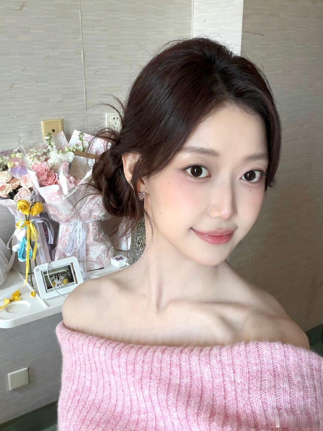 吴思颖拿的是孙柏涵给吴星颖准备的东西孙柏涵给吴星颖准备住院的东西哈哈哈哈哈你俩恋