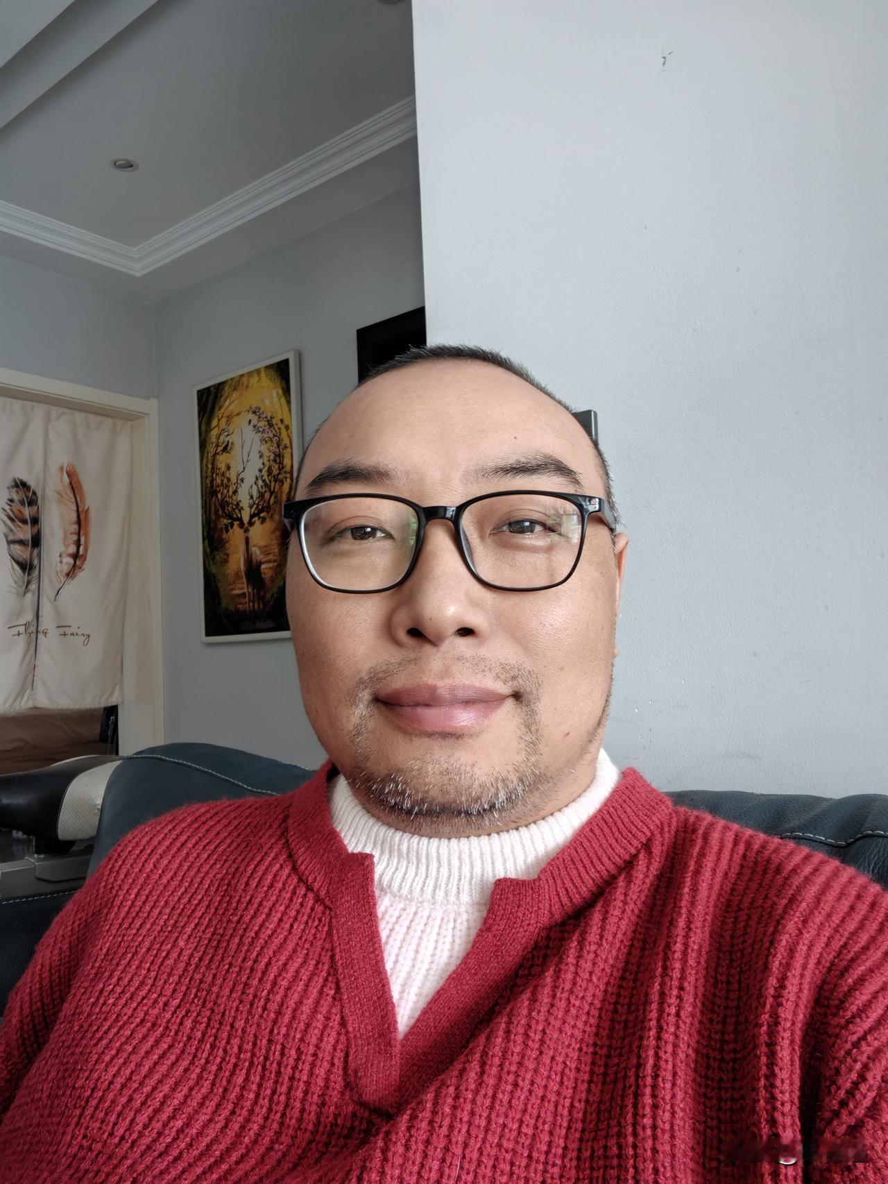 元宵节喜乐呀。

好久没有买过新衣服了，年前老婆给买了件喜庆的衣服过年穿，结果洗