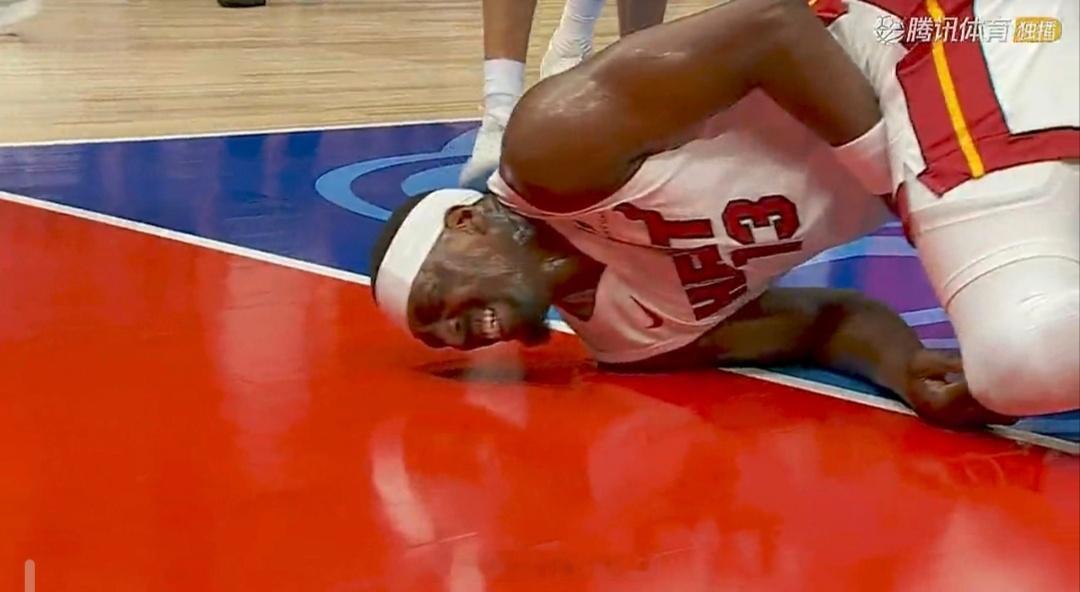 博伊尔斯直接挑战小阿德巴约[流鼻血]，下手轻点行吗nba季前赛 ​​​