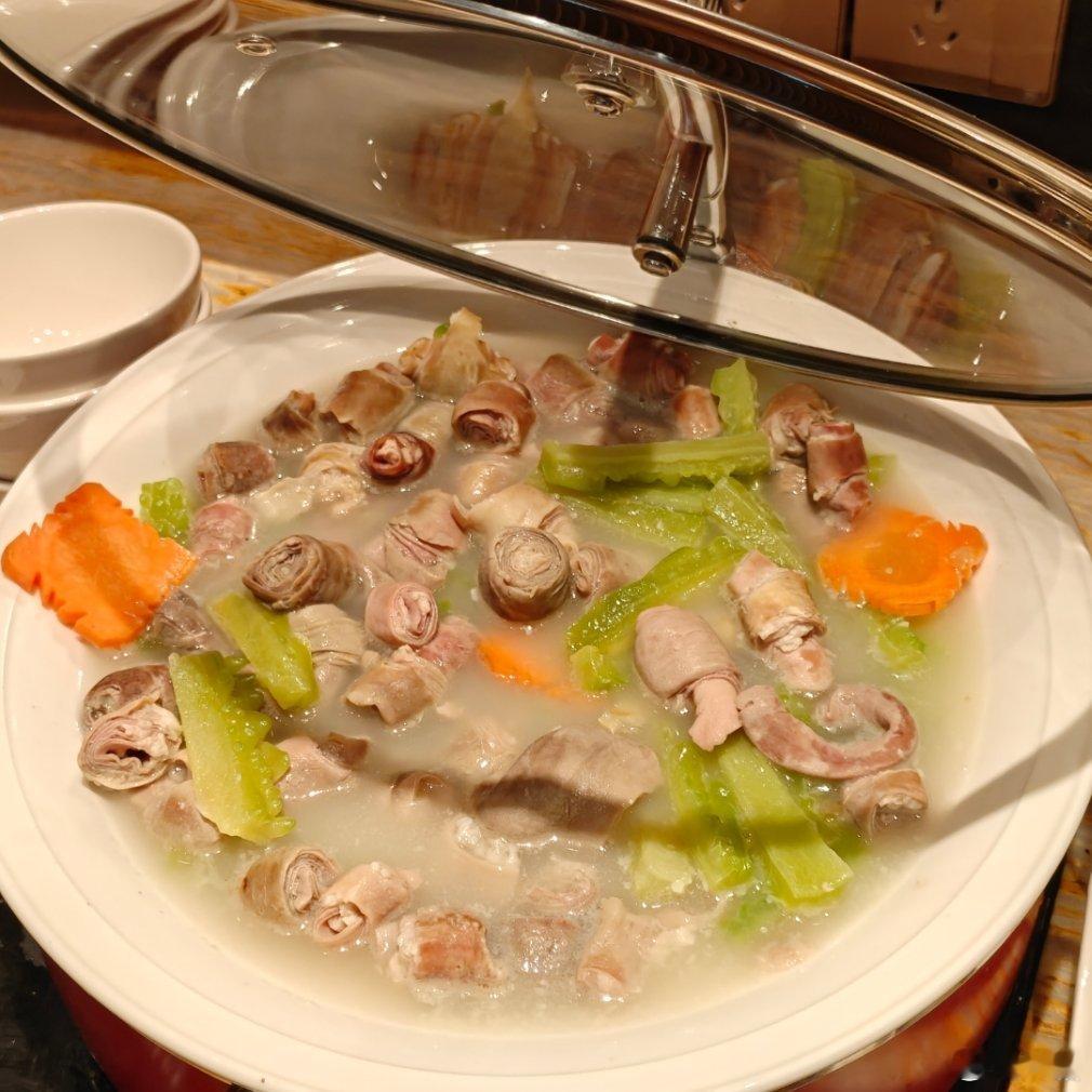 黑暗料理界花样还是多，苦瓜炖小肠想尝尝吗？ ​​​