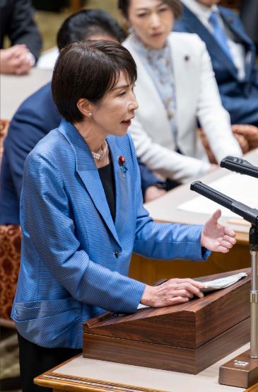 高市早苗：“雷达照射事件极其不幸，我们将冷静应对”
 
日方的反应倒是快得反常。