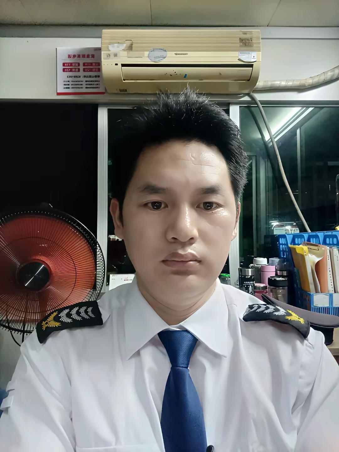 网友:没文化，没技术，做了五年保安了，想辞职，又不知道辞职后出去能干什么，想问问