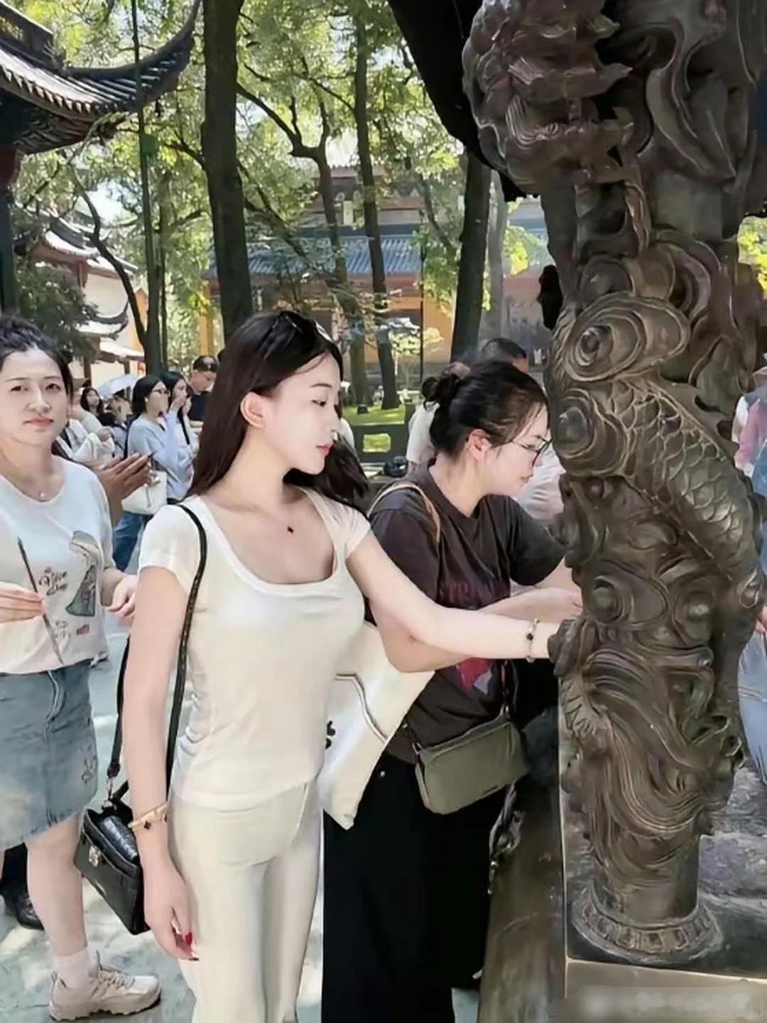 背的爱马仕还这么漂亮，到底在求什么呢？ ​​​