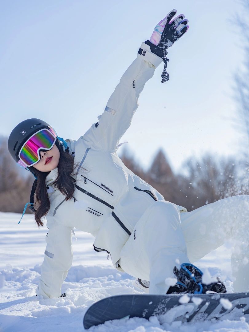 滑雪摔倒的正确防护姿势~
