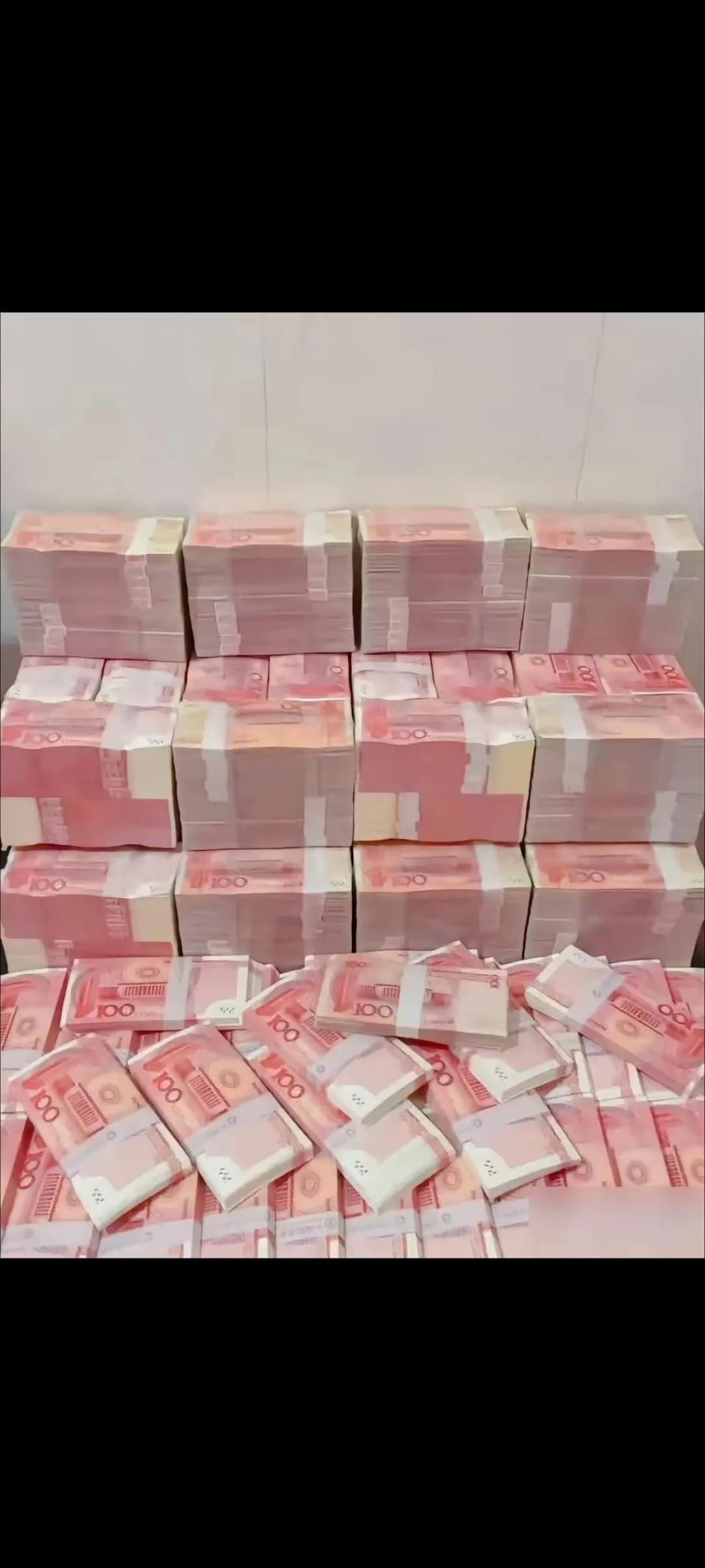 千层万箱，钱财满屋。#有很多钱💰# #几大千块# #整整齐齐的财富# #珍藏的