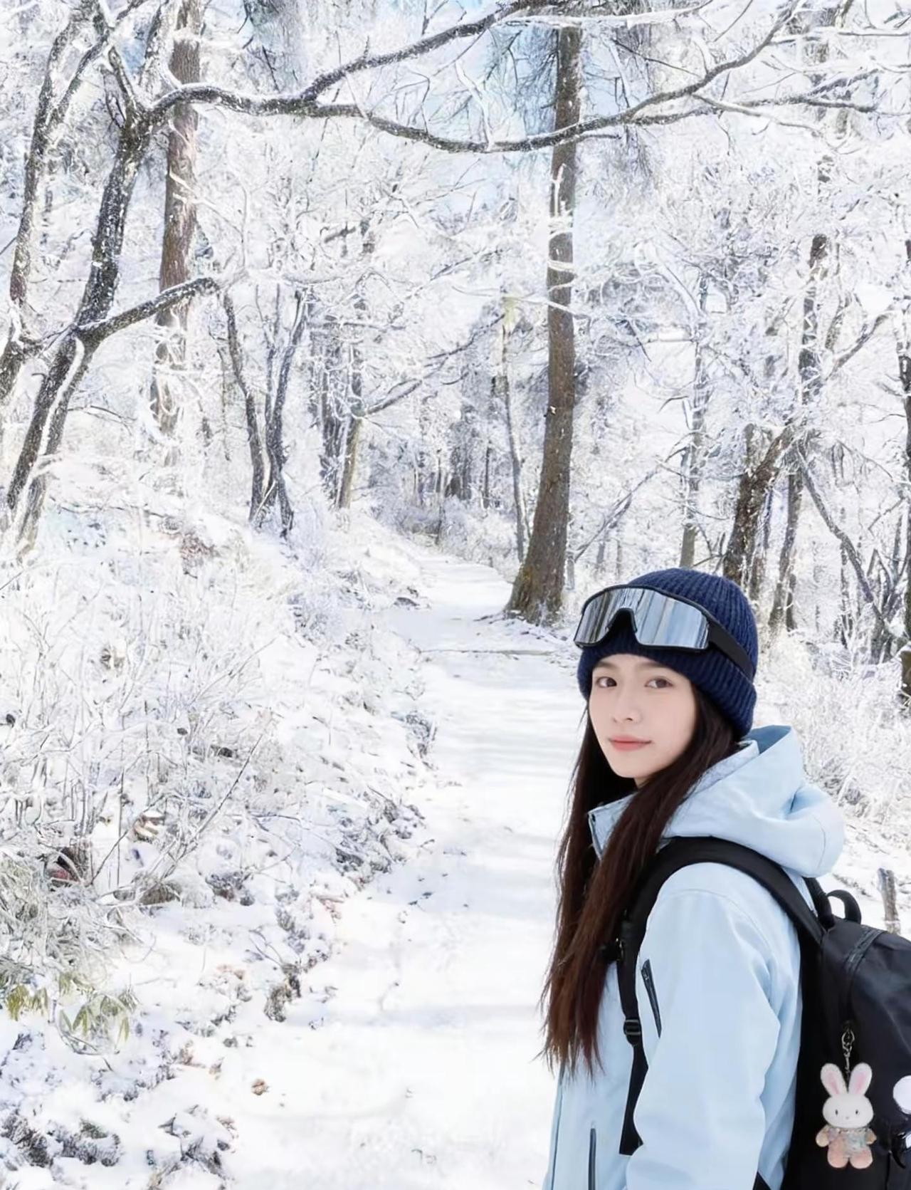 宝子们！百丈岭雪景徒步一日来回太值啦❄️。🚗交通：推荐大巴出行，告别难找的停车