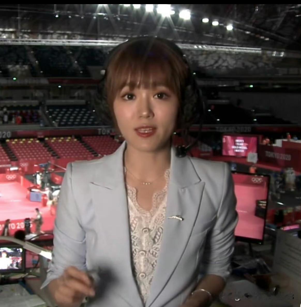 大概属于一种配平吧？这两人的解说各自都偏爱的要死! 

高菡解说明显偏向大头，李