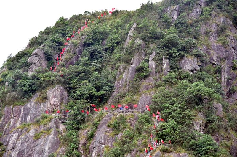 日本高市早苗还在叫嚣为“长期战争”做准备，可中国军号早就指出日本打不起“长期战争