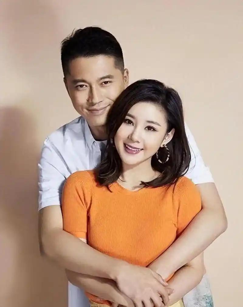 李小萌的妈妈眼光有多毒？当年李小萌痴迷谢霆锋，她妈却扭头相中一个月薪 6000 