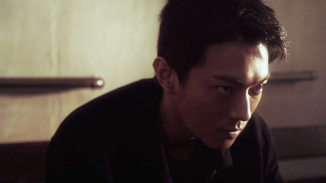 许凯困兽犹斗的爆发力许凯凝视屏气看得我都紧张了无声的情绪最致命，许凯屏息呆滞的凝