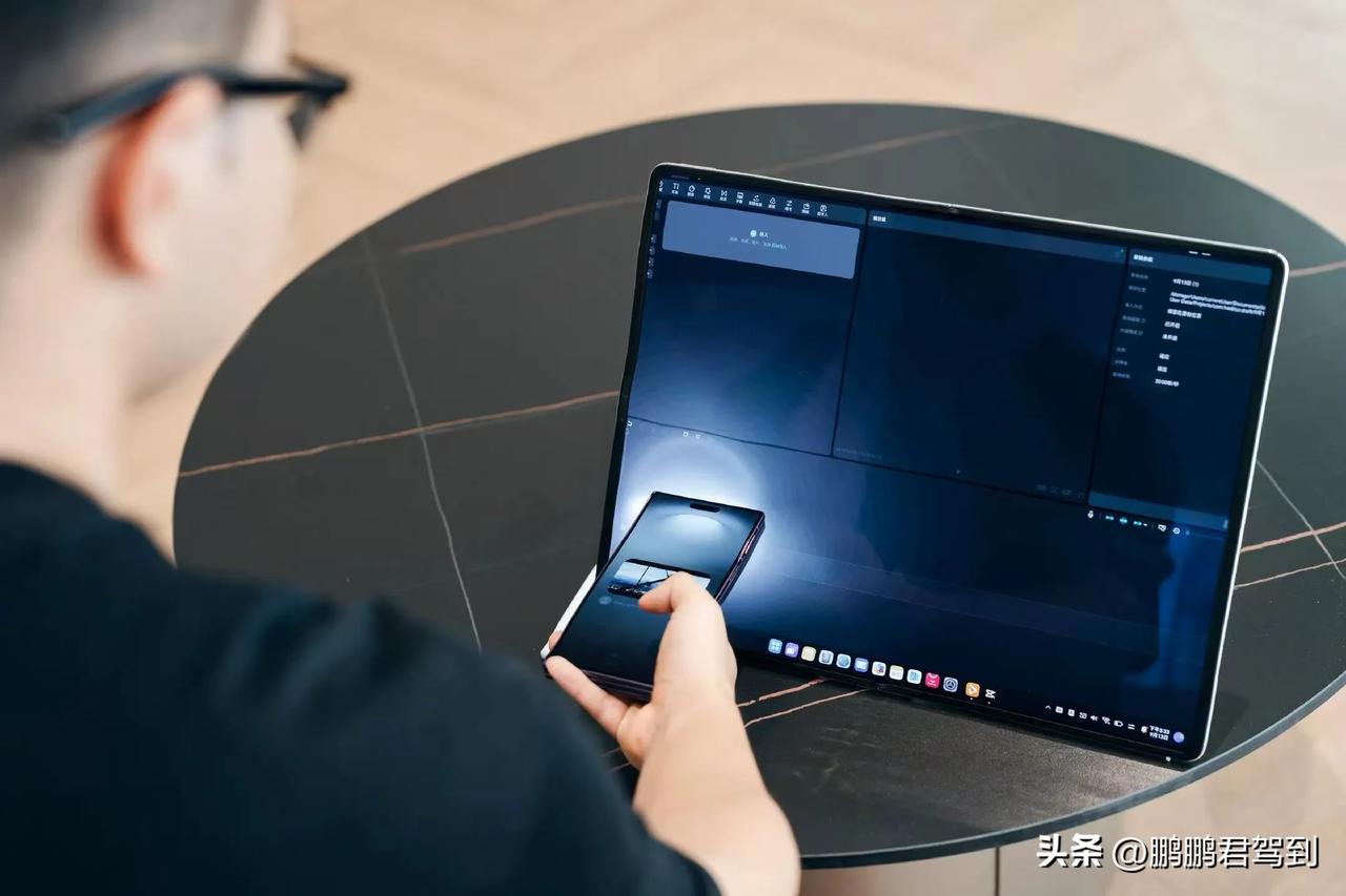 今天来参加华为Mate XT2 非凡大师和华为MateBook Fold非凡大师
