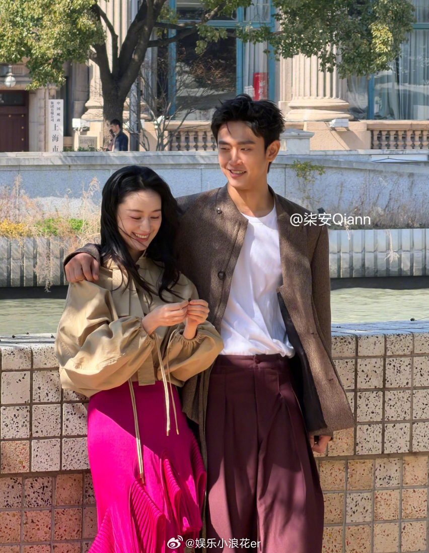 网友偶遇郭晓婷王天辰拍摄 哇哦！！姐姐姐夫拍什么好东西！ 